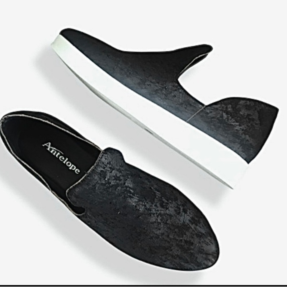 Antelope Sailor scratched leather slip on sz 9